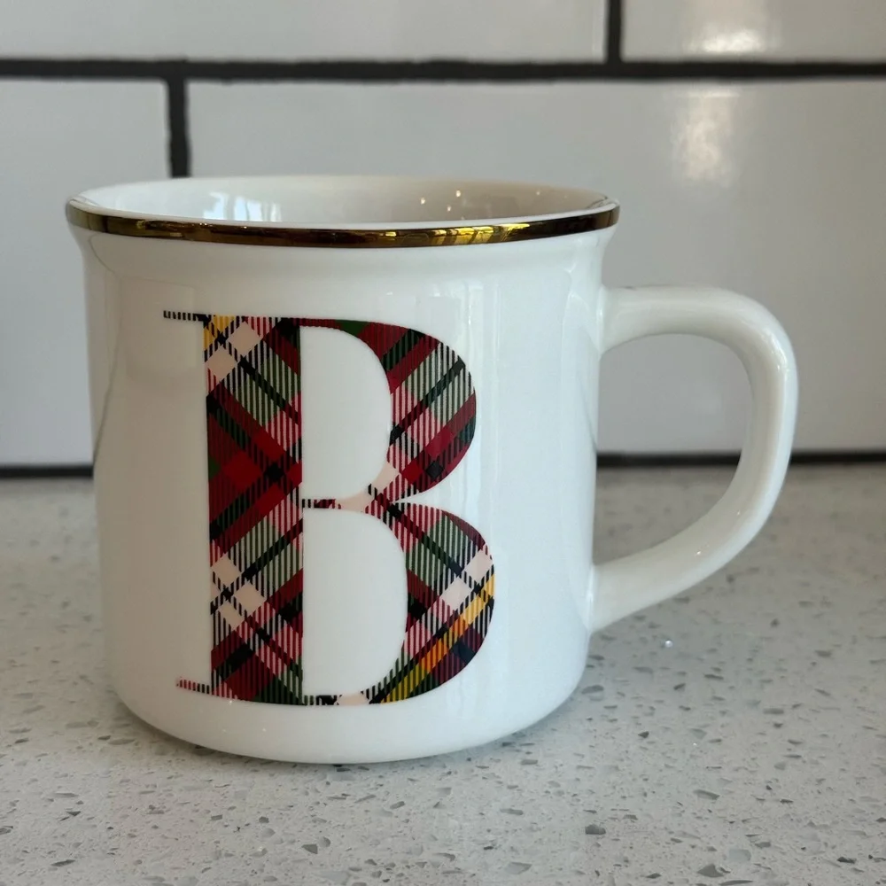 Pottery Barn Stewart Plaid Alphabet Mug “B” Gold Rim Stoneware EUC
